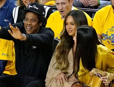 Απειλητικά μηνύματα για τη ζωή της δέχεται η γυναίκα που μίλησε στο Jay Z μπροστά στην Beyonce